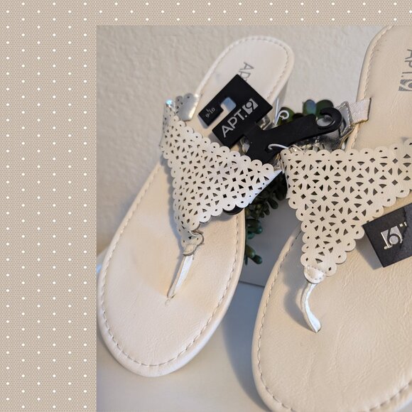 Apt 9, White Leather Eyelet Thong Sandals, Size 9 - 10 - Picture 3 of 4